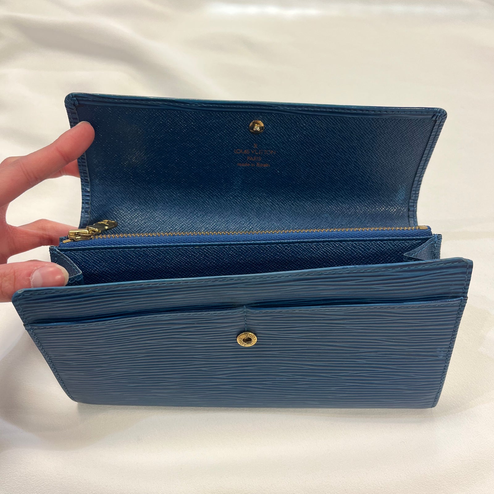 Louis Vuitton Epi Leather Sarah Wallet on Chain Blue Cute