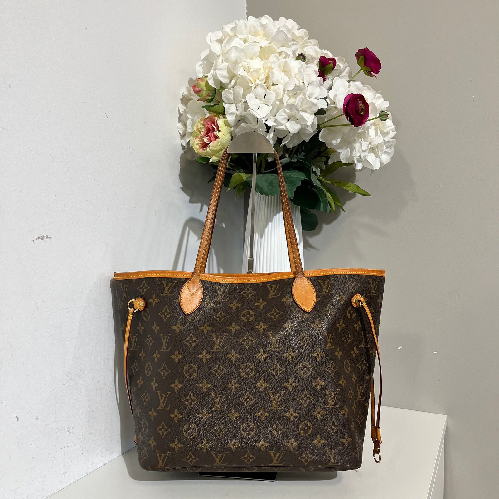Louis Vuitton Neverfull MM Monogram Lined In Red