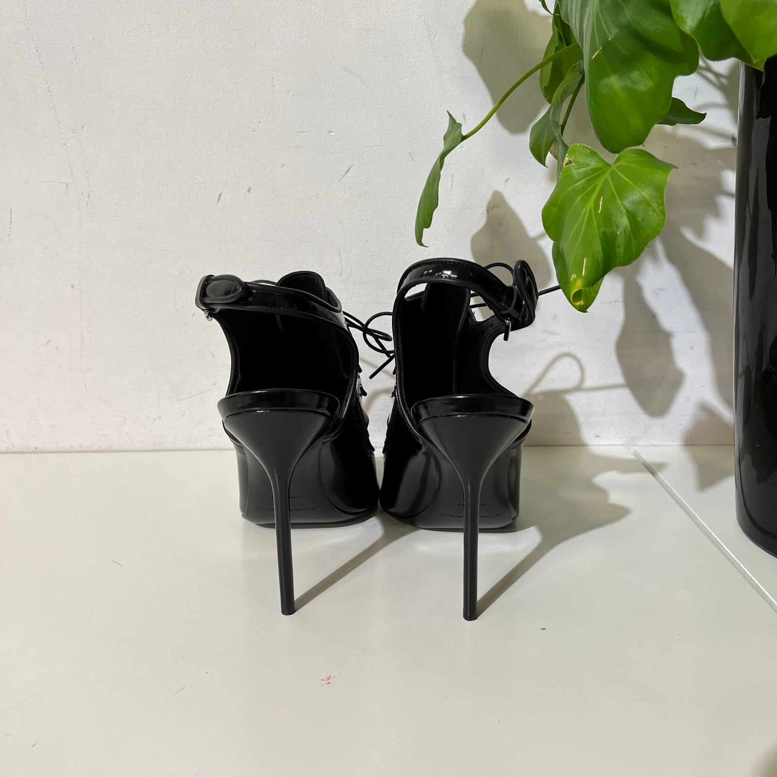 Black Heels Point Toe w Laces 38